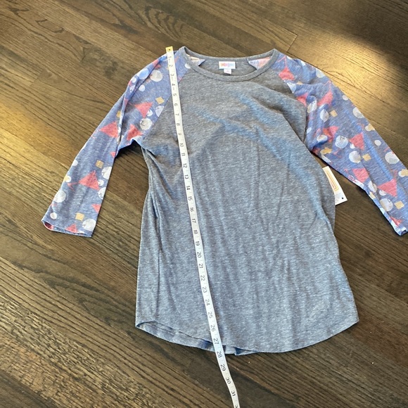 Lularoe Randy T Shirt 3/4 Sleeve Medium M New NWT Blue Gray Geometric - Picture 2 of 8
